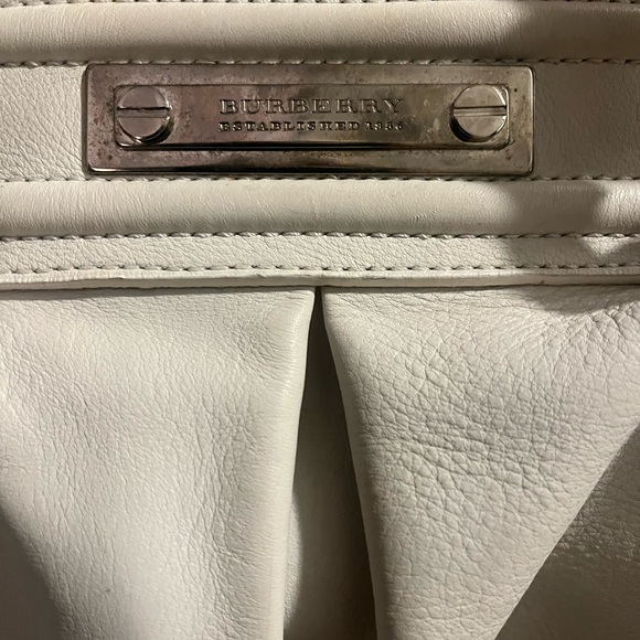 Authentic Burberry White Leather Large Handbag - Picture 3 of 9